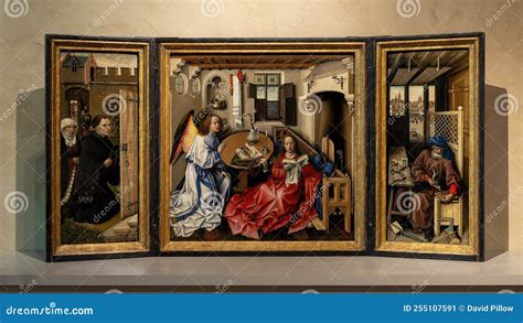  Annunciation Triptych : การรวมตัวของศรัทธาและความสง่างามในศิลปะยุคกลาง